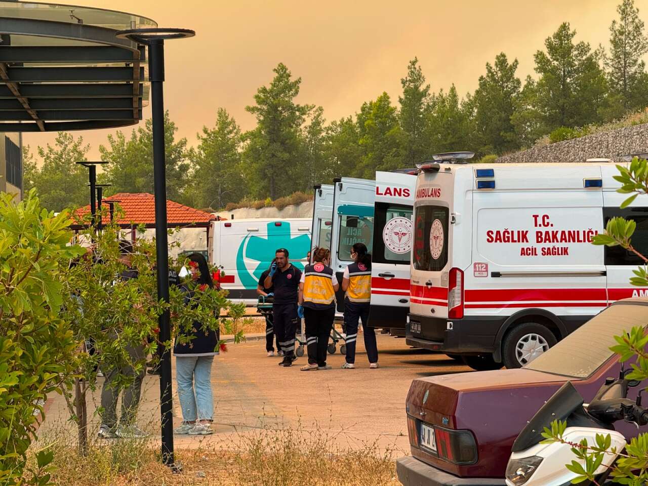 Muğla Valisi Dr. İdris Akbıyık: "Seydikemer'deki Yangın Devam Ediyor, 121 Ev Tahliye Edildi" 5